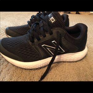 Black New Balance size 6